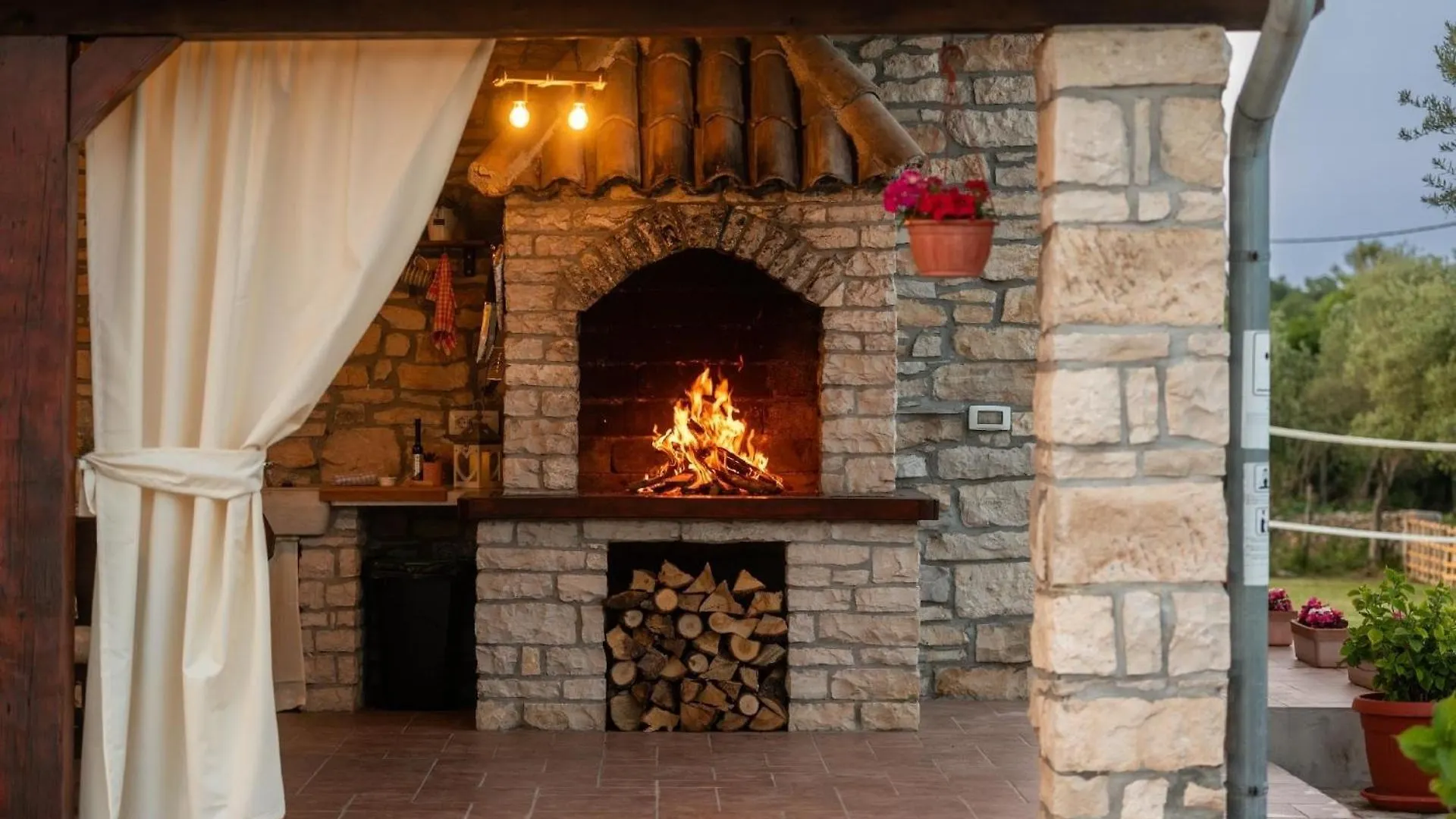 Ferienhaus Mit Privatpool Fuer 8 Personen Ca 100 Qm In Rakalj, Istrien Bucht Von Rasa Croatia