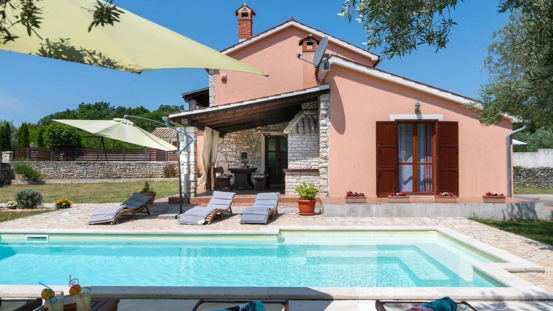Ferienhaus Mit Privatpool Fuer 8 Personen Ca 100 Qm In Rakalj, Istrien Bucht Von Rasa