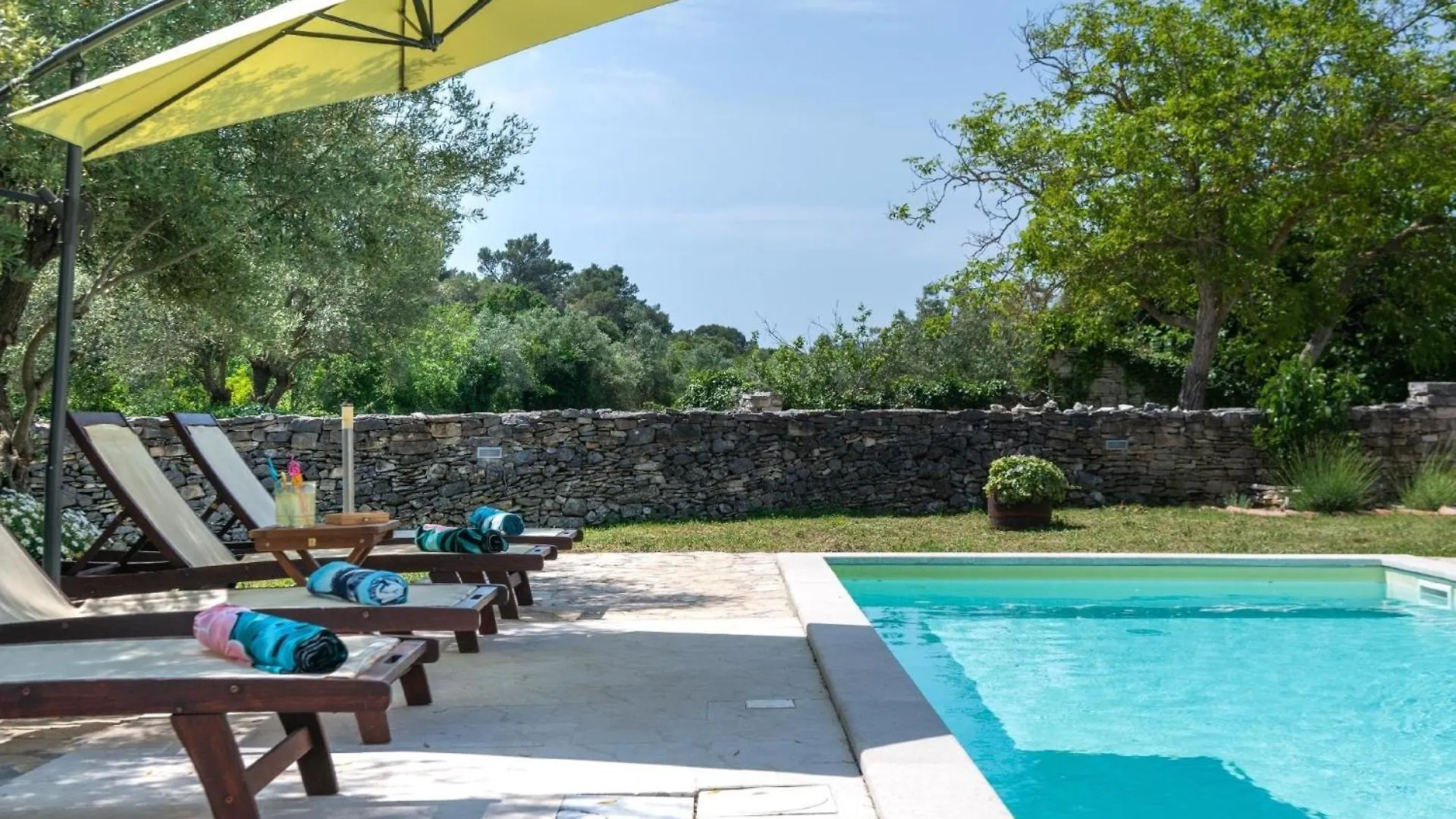 Ferienhaus Mit Privatpool Fuer 8 Personen Ca 100 Qm In Rakalj, Istrien Bucht Von Rasa Rakalj