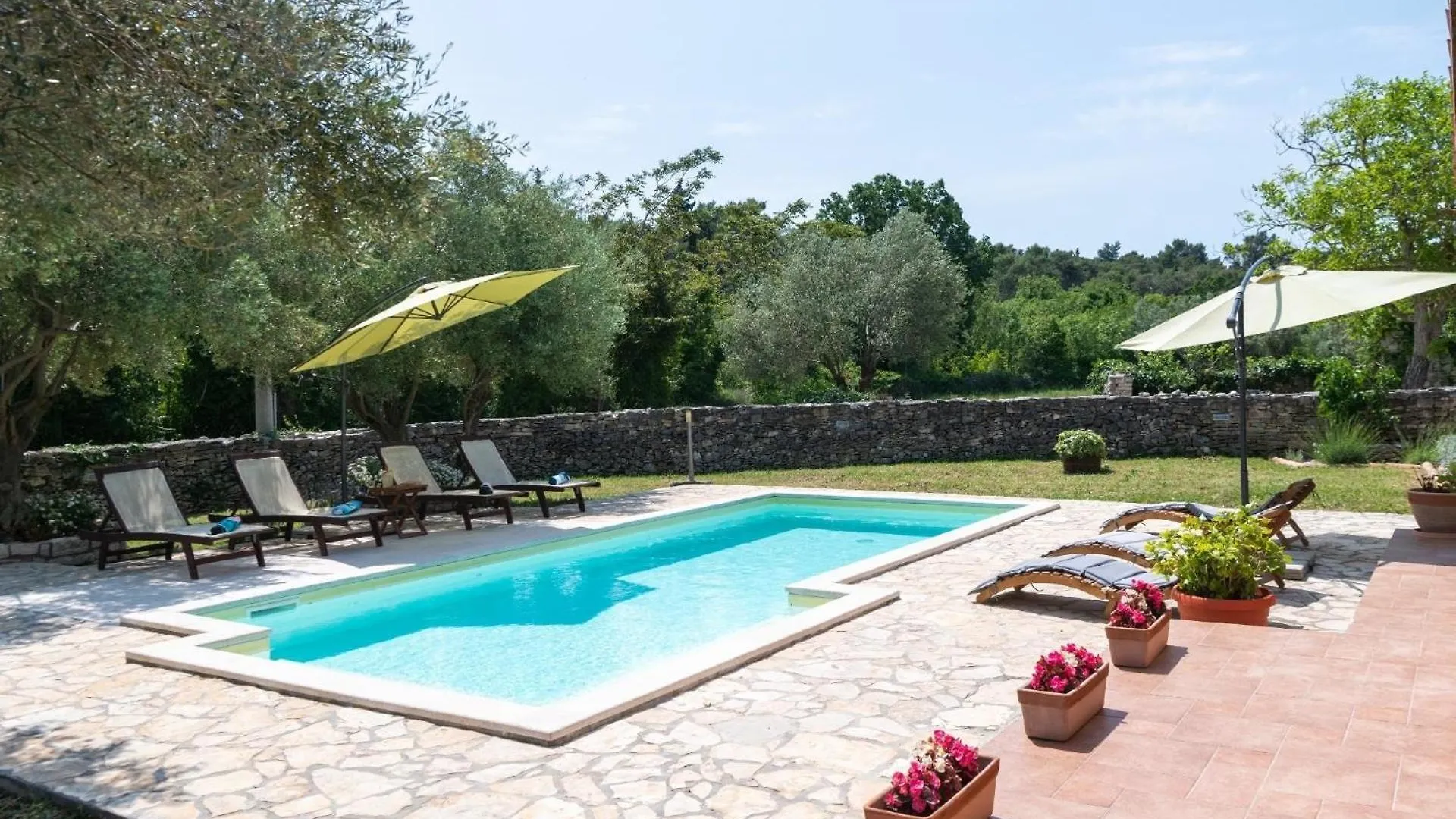 Ferienhaus Mit Privatpool Fuer 8 Personen Ca 100 Qm In Rakalj, Istrien Bucht Von Rasa 0*, Rakalj