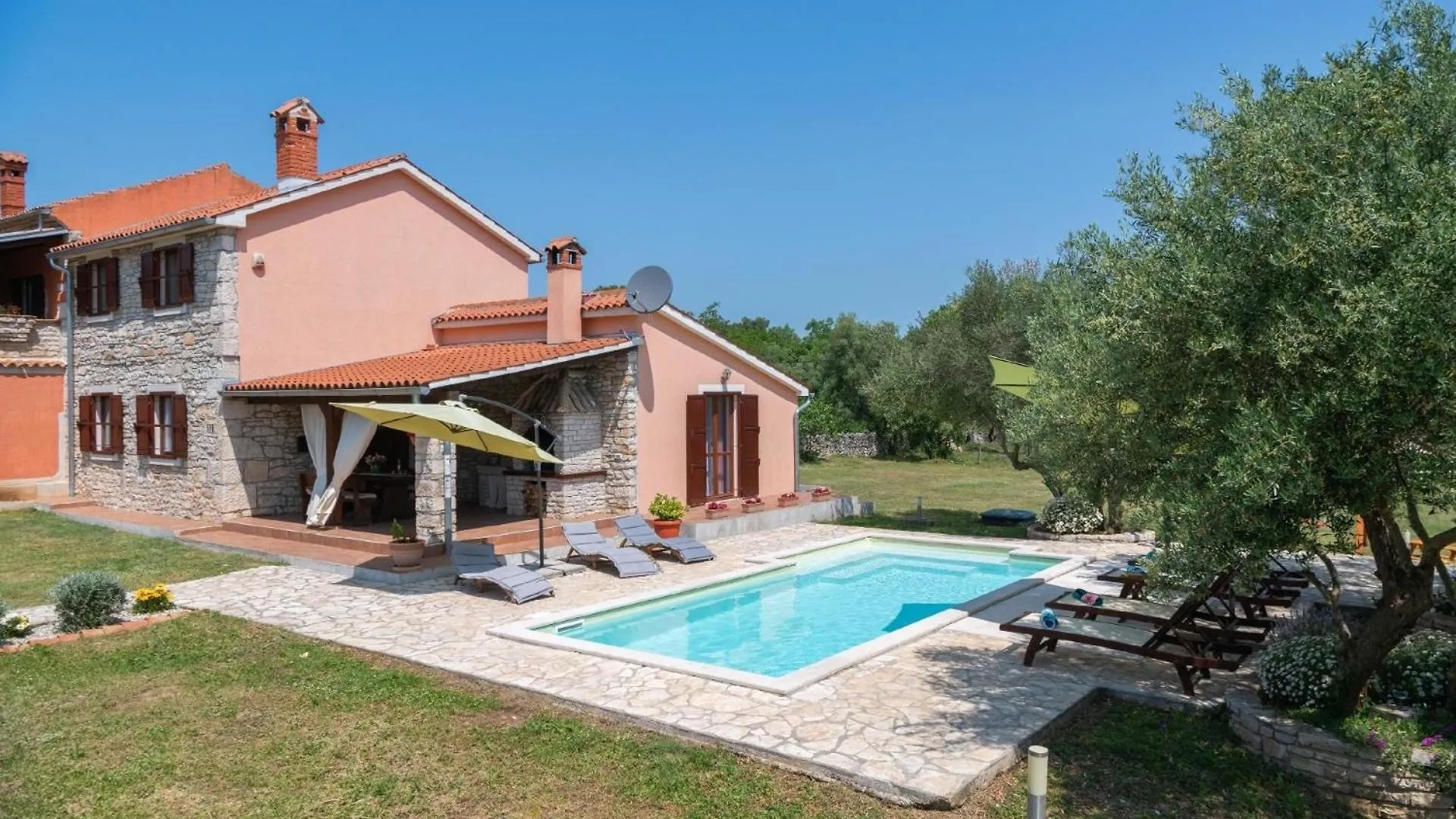 Ferienhaus Mit Privatpool Fuer 8 Personen Ca 100 Qm In Rakalj, Istrien Bucht Von Rasa Croatia
