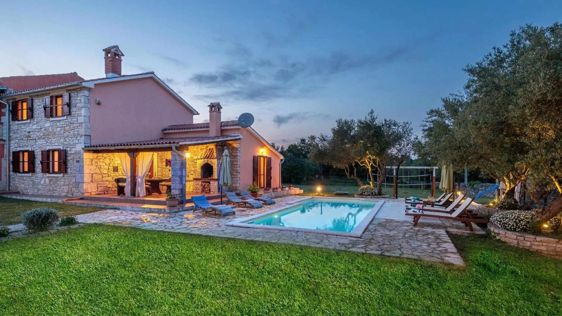 Ferienhaus Mit Privatpool Fuer 8 Personen Ca 100 Qm In Rakalj, Istrien Bucht Von Rasa Holiday home
