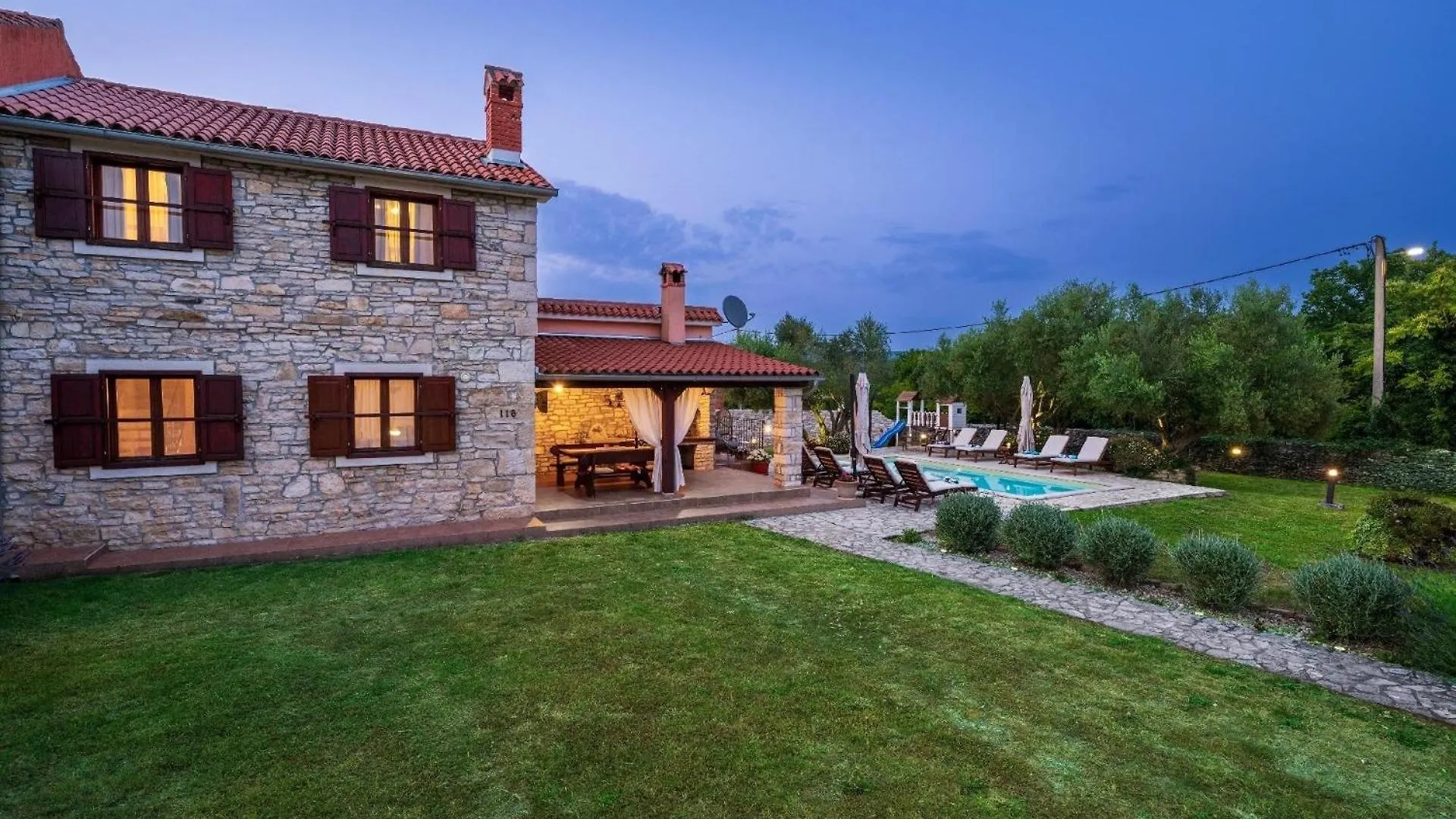 Ferienhaus Mit Privatpool Fuer 8 Personen Ca 100 Qm In Rakalj, Istrien Bucht Von Rasa